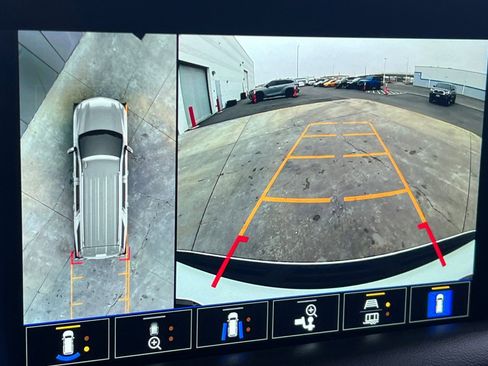 Used 2022 Chevrolet Tahoe RST w/ Sport Performance Package image 17