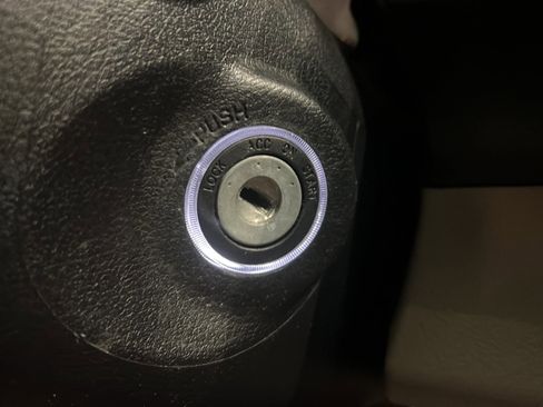 Used 2014 Toyota Camry L image 24