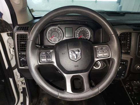 Used 2022 RAM 1500 4x4 Crew Cab Classic w/ Chrome Appearance Group image 20