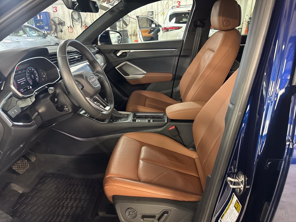 Certified 2025 Audi Q3 2.0T Premium Plus w/ Premium Plus Package AWD/4WD image 15