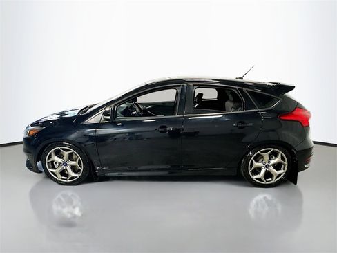 Used 2017 Ford Focus ST image 5