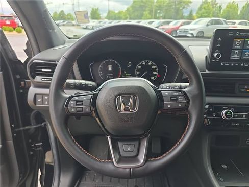 Used 2025 Honda Pilot TrailSport image 31