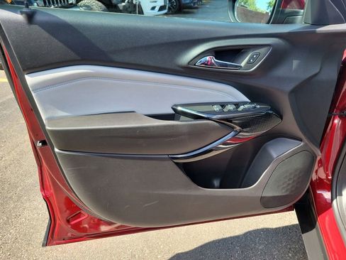 Used 2025 Chevrolet Trax LT FWD image 20
