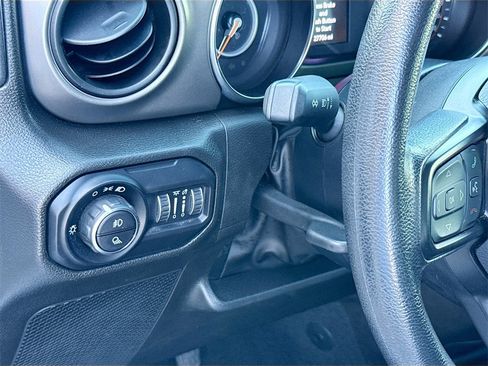 Used 2022 Jeep Gladiator Sport image 11