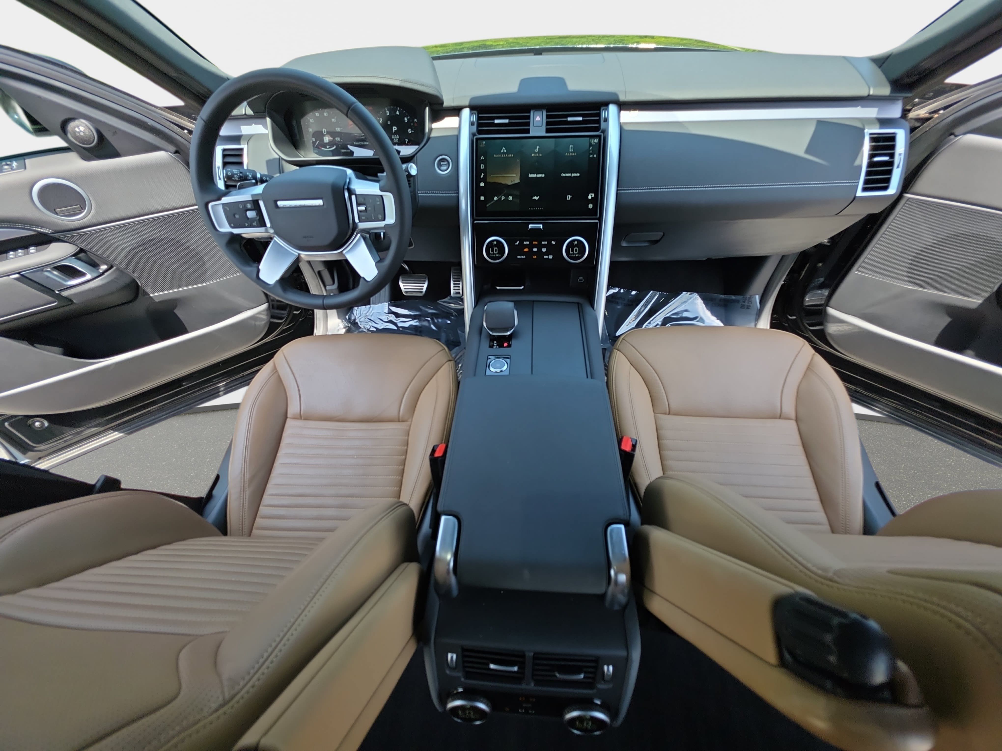 Certified 2025 Land Rover Discovery Dynamic SE AWD/4WD image 9