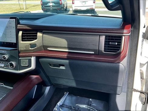 Used 2022 Ford Expedition Limited image 17