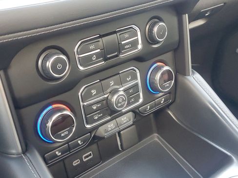 Used 2021 Chevrolet Tahoe LT w/ LT Signature Package image 34