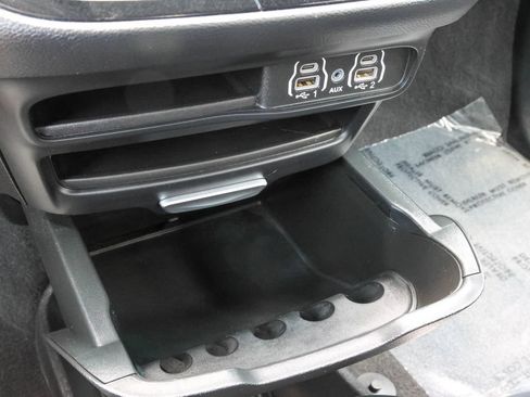 Used 2025 Chrysler Pacifica Select FWD image 22