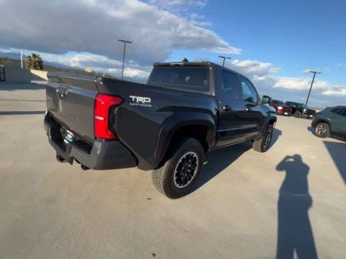 Used 2025 Toyota Tacoma TRD Off-Road image 8