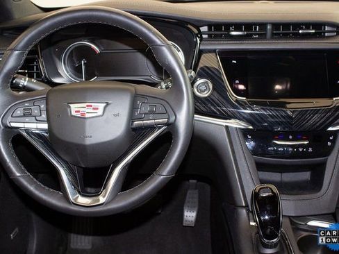 Certified 2025 Cadillac XT6 Premium Luxury image 18