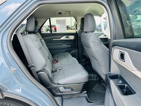Used 2025 Ford Explorer Active AWD/4WD image 34