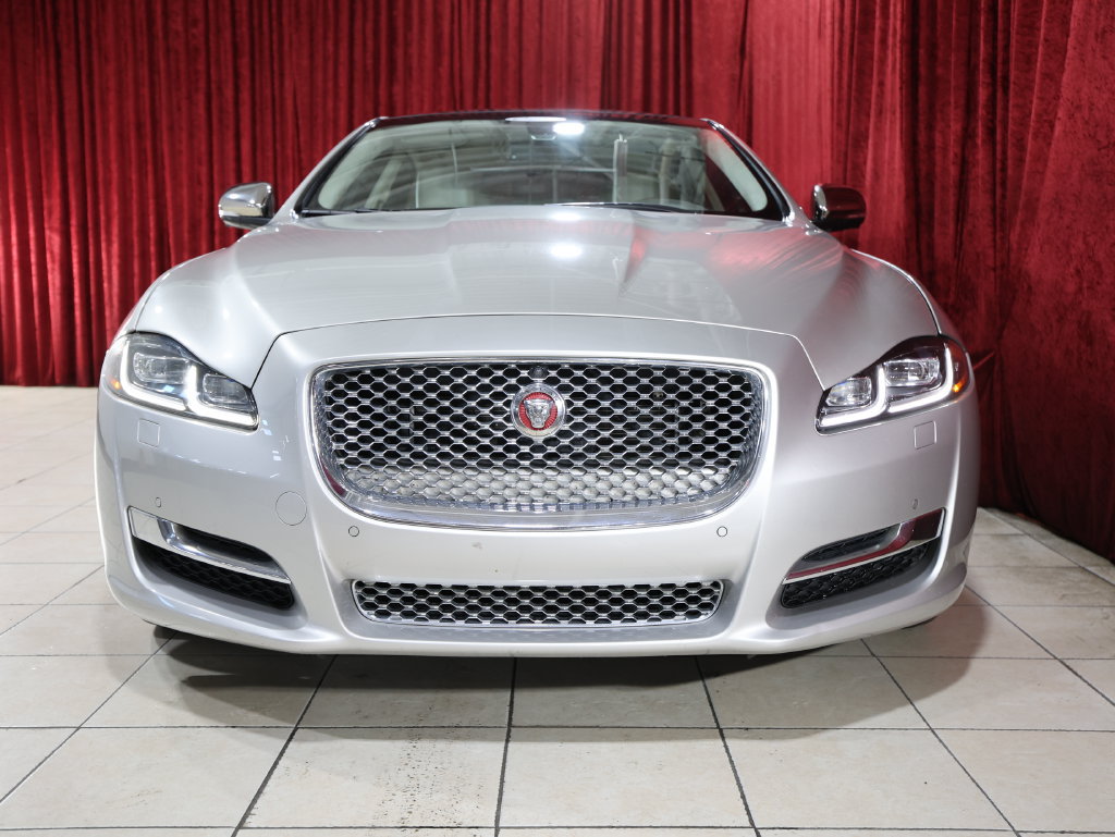 Used 2017 Jaguar XJ L Portfolio RWD image 9
