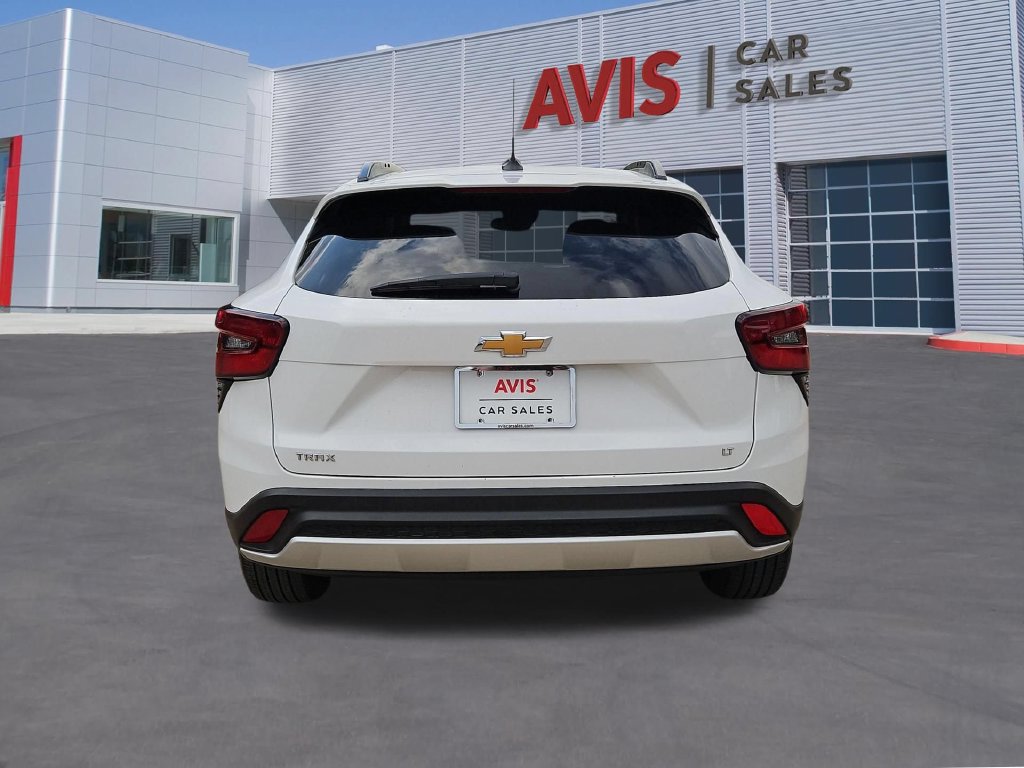 Used 2025 Chevrolet Trax LT w/ LT Convenience Package FWD image 7