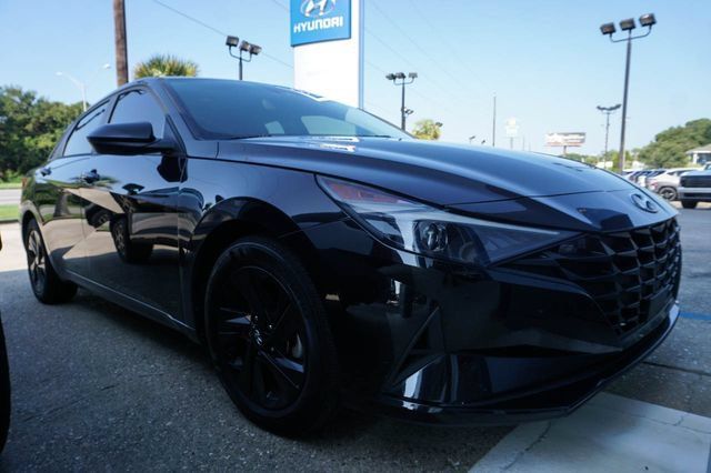 Used 2021 Hyundai Elantra SEL w/ Convenience Package FWD image 2