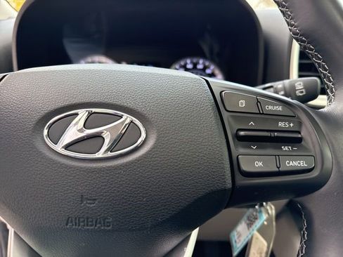 Used 2022 Hyundai Venue SEL image 36