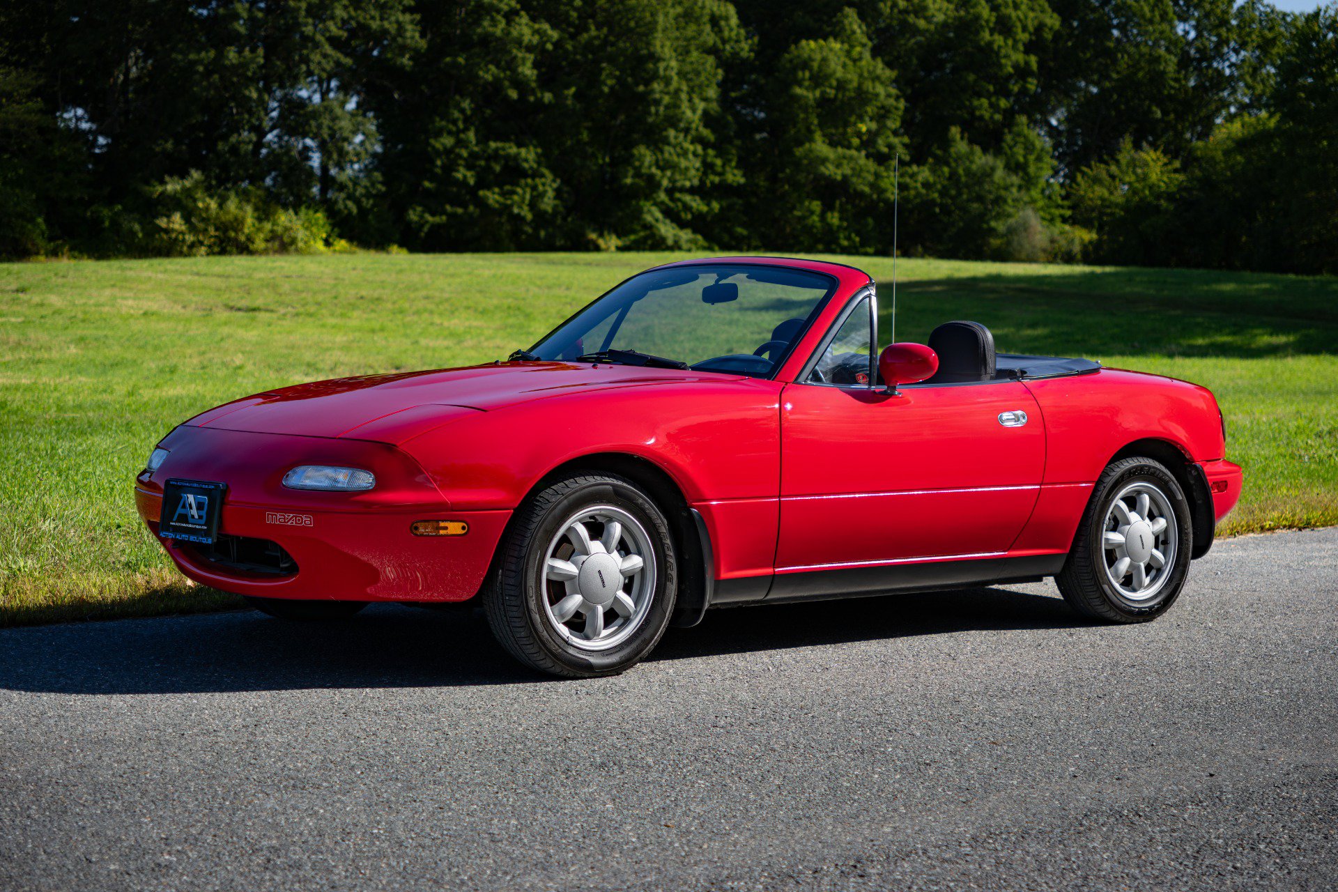 Used 1990 MAZDA MX-5 Miata RWD image 1