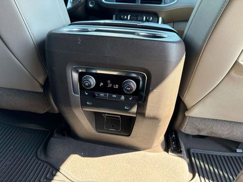 Used 2021 Chevrolet Tahoe Z71 w/ Z71 Off-Road Package AWD/4WD image 13