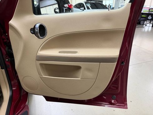 Used 2006 Chevrolet HHR LT w/ Preferred Equipment Group FWD image 16