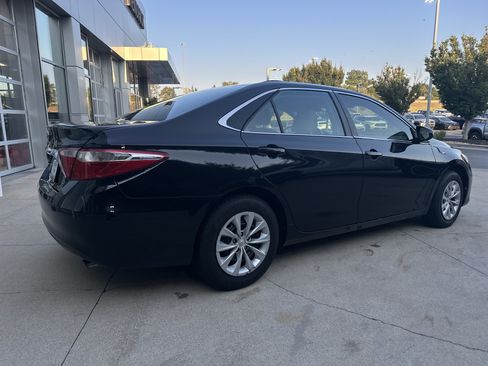 Used 2017 Toyota Camry LE FWD image 6