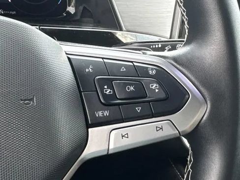 Used 2025 Volkswagen Atlas Cross Sport SE FWD image 35