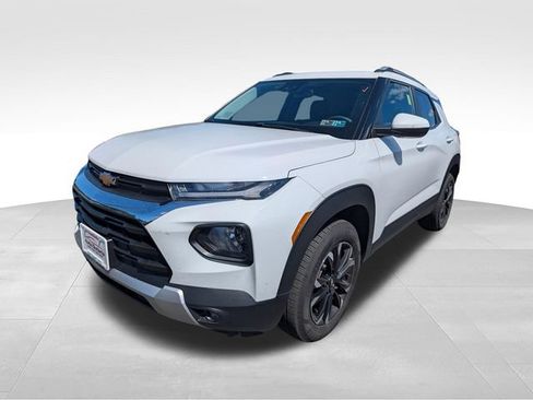 Used 2022 Chevrolet TrailBlazer LT w/ Convenience Package AWD/4WD image 3