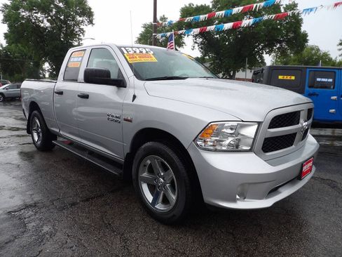 Used 2017 RAM 1500 Express w/ Express Value Package AWD/4WD image 3