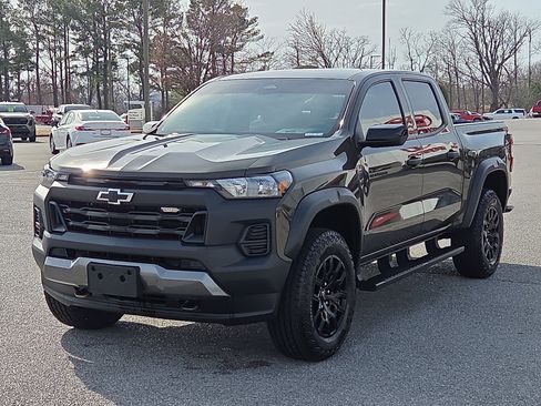 Used 2024 Chevrolet Colorado Trail Boss w/ Advanced Trailering Package image 2