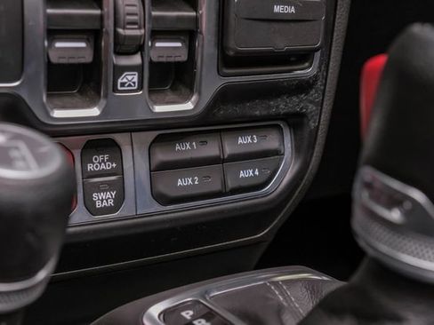 Used 2024 Jeep Wrangler Unlimited Rubicon w/ Technology Group image 78