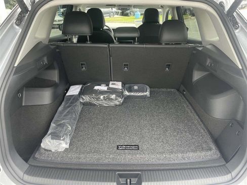 New 2025 Volkswagen Tiguan SE image 15