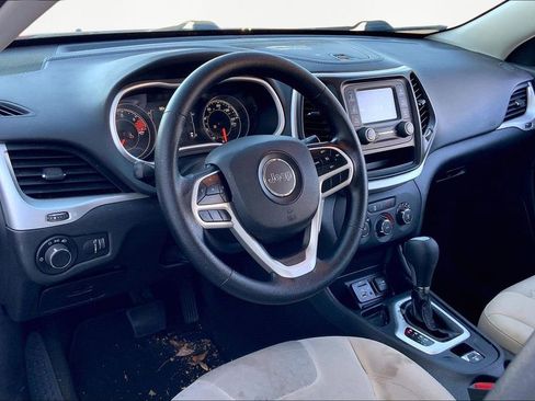 Used 2017 Jeep Cherokee Sport image 11