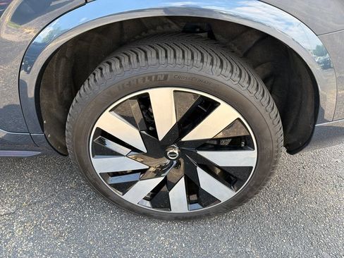 Used 2024 Volvo XC90 T8 Ultimate w/ Lounge Package AWD/4WD image 4