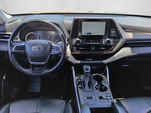 Used 2023 Toyota Highlander XLE FWD image 25