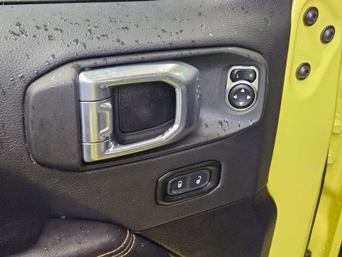 Used 2024 Jeep Wrangler Unlimited Sahara image 11