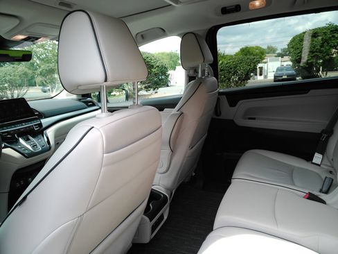 Used 2025 Honda Odyssey Touring image 16