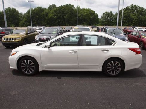 Used 2016 Nissan Altima 2.5 SV w/ Convenience Package FWD image 3