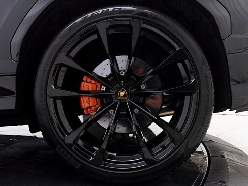 Used 2022 Lamborghini Urus image 25