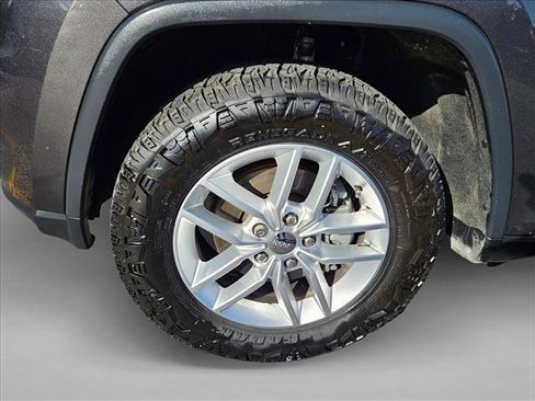 Used 2017 Jeep Grand Cherokee Laredo w/ Quick Order Package 23E AWD/4WD image 21