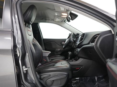 Used 2020 Jeep Cherokee Trailhawk w/ Comfort/Convenience Group image 10