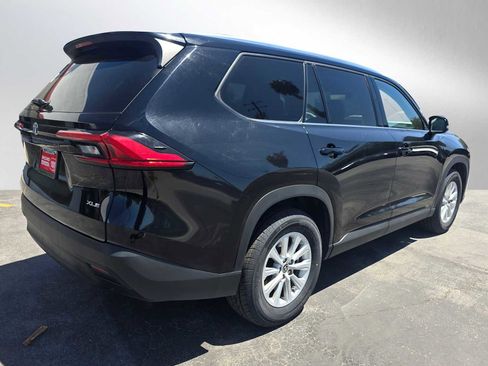 Used 2024 Toyota Grand Highlander AWD image 3