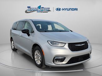 Used 2024 Chrysler Pacifica Touring-L video 1