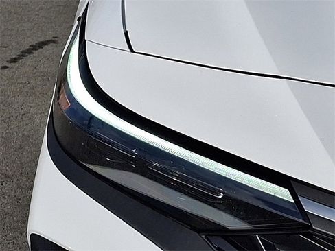 Certified 2025 Hyundai Elantra SE image 9