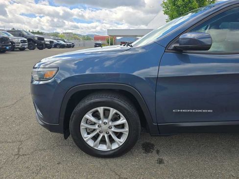 Used 2021 Jeep Cherokee Latitude FWD image 18