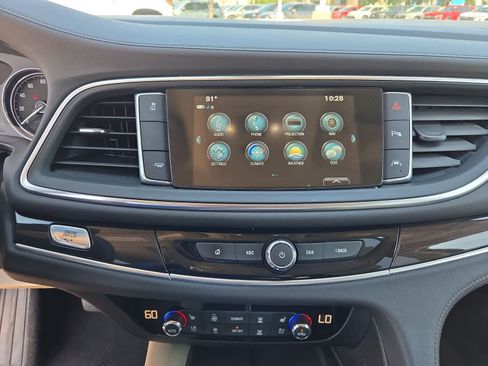 Used 2018 Buick Enclave Premium w/ Experience Buick Package FWD image 27