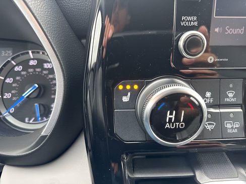 Used 2021 Toyota Highlander XLE image 23