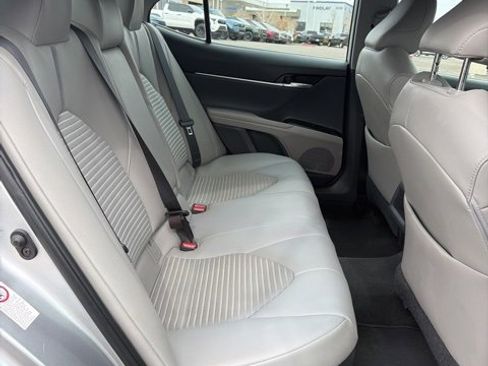 Certified 2019 Toyota Camry SE w/ Sunroof Package image 10