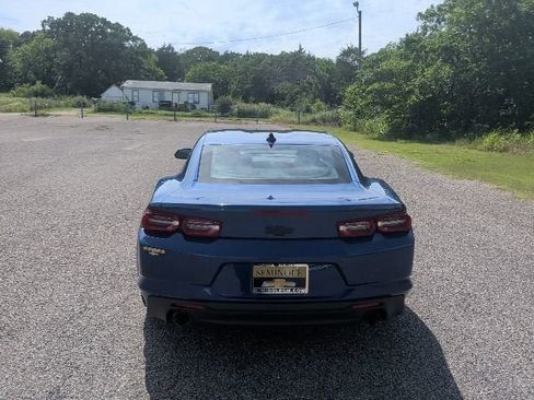 Used 2021 Chevrolet Camaro LT w/ Technology Package RWD image 5
