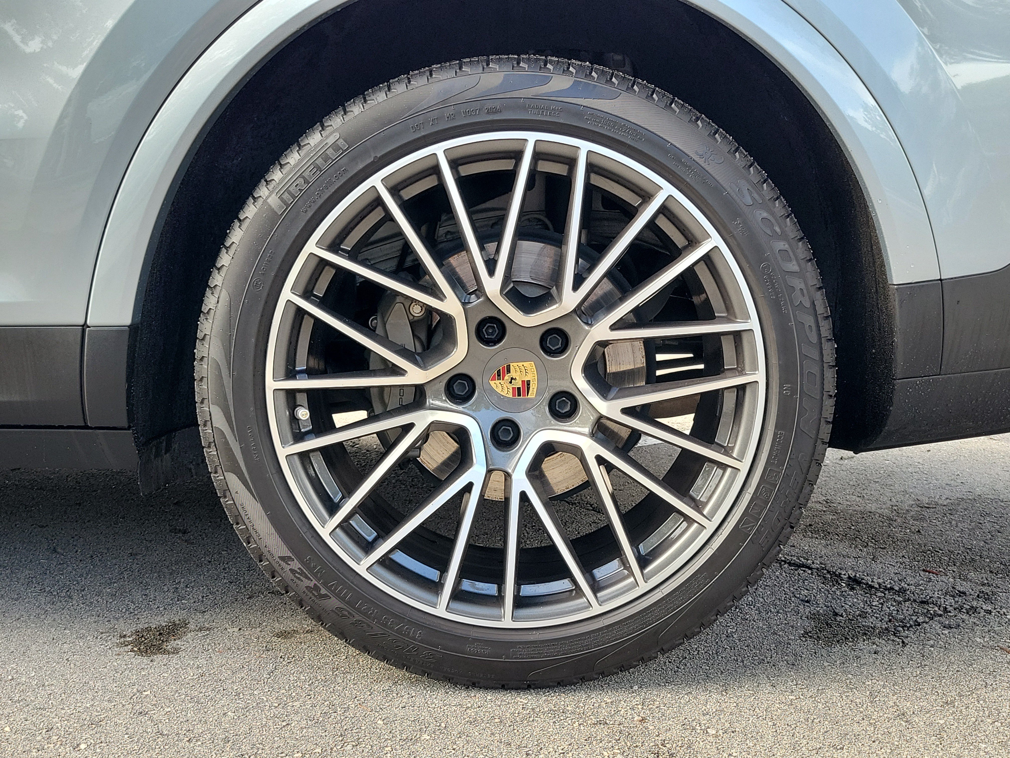 Used 2023 Porsche Cayenne S AWD/4WD image 4