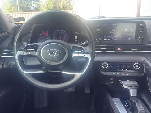 Used 2023 Hyundai Elantra SEL FWD image 20
