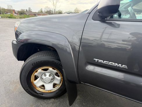 Used 2014 Toyota Tacoma 4x4 Double Cab w/ SR5 Package image 37