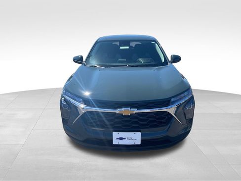 New 2026 Chevrolet Trax LS w/ LS Convenience Package FWD image 8